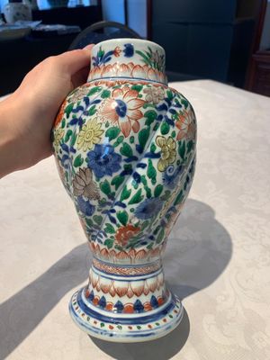 A pair of Chinese famille verte vases and covers with floral design, Kangxi — photo 27
