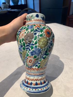 A pair of Chinese famille verte vases and covers with floral design, Kangxi — photo 28