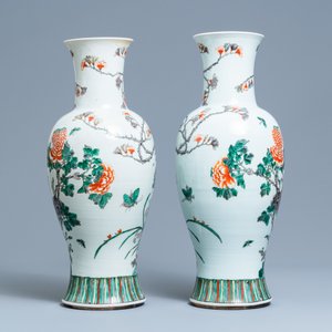 A pair of Chinese famille verte vases with birds among blossoming branches, 19th C. — 照片 3