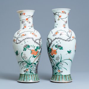 A pair of Chinese famille verte vases with birds among blossoming branches, 19th C. — 照片 4