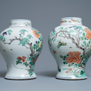 A pair of Chinese famille verte vases with birds and insects, Kangxi — 照片 2