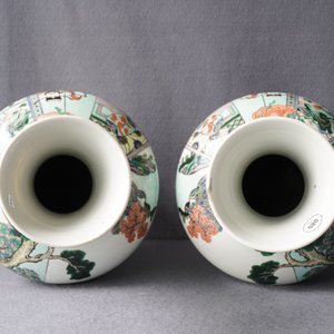 A pair of Chinese famille verte vases with figures on a terrace, Kangxi mark, 19th C. — photo 12