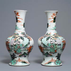 A pair of Chinese famille verte vases with figures on a terrace, Kangxi mark, 19th C. — photo 2