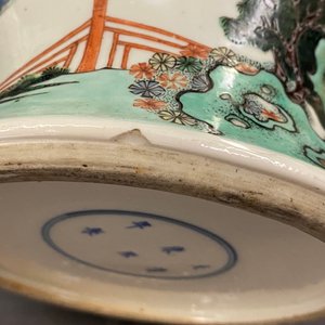 A pair of Chinese famille verte vases with figures on a terrace, Kangxi mark, 19th C. — photo 7