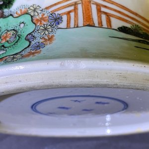 A pair of Chinese famille verte vases with figures on a terrace, Kangxi mark, 19th C. — photo 9