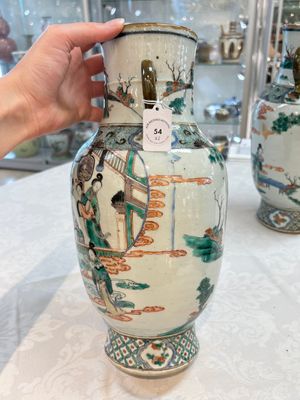 A pair of Chinese famille verte vases with narrative design, 19th C. — photo 11