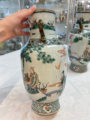 A pair of Chinese famille verte vases with narrative design, 19th C. — photo 13