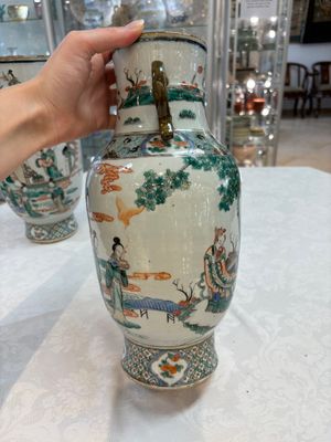 A pair of Chinese famille verte vases with narrative design, 19th C. — photo 2