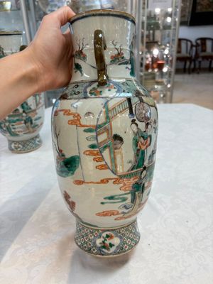 A pair of Chinese famille verte vases with narrative design, 19th C. — photo 4