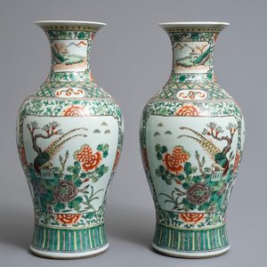 A pair of Chinese famille verte vases with pheasants among flowers, 19/20th C. — photo 1