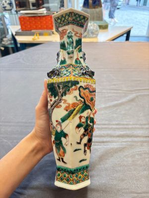 A pair of Chinese famille verte 'warriors' vases and a pair of 'birds among blossoming branches' vases, 19th C. — photo 11