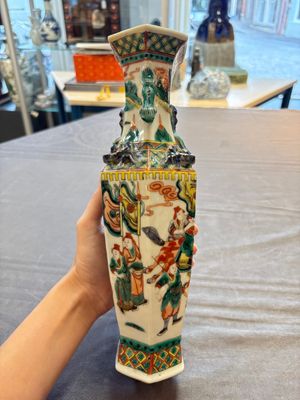 A pair of Chinese famille verte 'warriors' vases and a pair of 'birds among blossoming branches' vases, 19th C. — photo 2