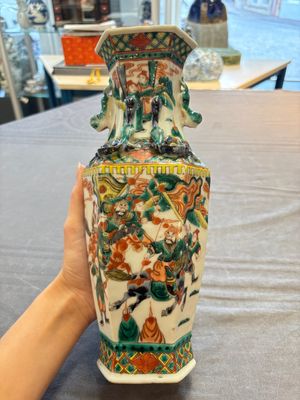 A pair of Chinese famille verte 'warriors' vases and a pair of 'birds among blossoming branches' vases, 19th C. — photo 3