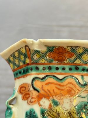 A pair of Chinese famille verte 'warriors' vases and a pair of 'birds among blossoming branches' vases, 19th C. — photo 6