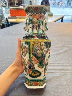 A pair of Chinese famille verte 'warriors' vases and a pair of 'birds among blossoming branches' vases, 19th C. — photo 10