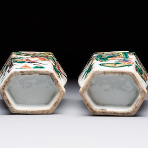 A pair of Chinese famille verte 'warriors' vases and a pair of 'birds among blossoming branches' vases, 19th C. — photo 14