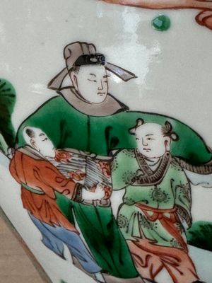 A pair of Chinese famille verte 'Wen Wang Fang Xian 文王訪賢' vases and covers, 19th C. — 照片 4
