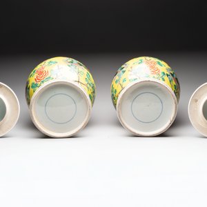 A pair of Chinese famille verte yellow-ground 'pheasants and peonies' vases and covers, 19th C. — photo 6