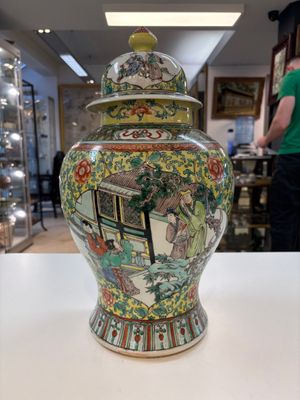A pair of Chinese famille verte yellow-ground 'Xi Xiang Ji' vases and covers, 19th C. — photo 14