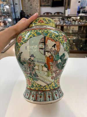 A pair of Chinese famille verte yellow-ground 'Xi Xiang Ji' vases and covers, 19th C. — photo 17