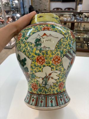 A pair of Chinese famille verte yellow-ground 'Xi Xiang Ji' vases and covers, 19th C. — photo 18
