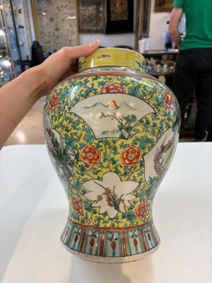 A pair of Chinese famille verte yellow-ground 'Xi Xiang Ji' vases and covers, 19th C. — photo 3