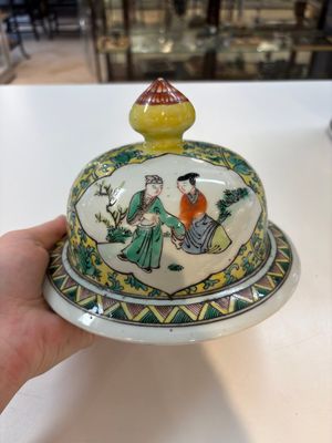 A pair of Chinese famille verte yellow-ground 'Xi Xiang Ji' vases and covers, 19th C. — photo 9