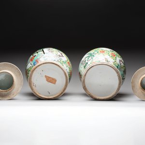 A pair of Chinese famille verte yellow-ground 'Xi Xiang Ji' vases and covers, 19th C. — photo 6