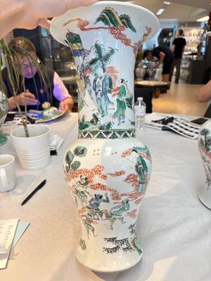 A pair of Chinese famille verte 'yenyen' 'Zhong Kui 鐘馗' vases, 19th C. — photo 1