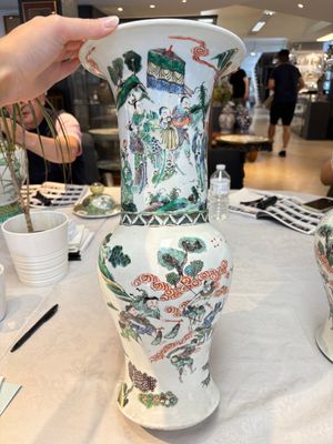 A pair of Chinese famille verte 'yenyen' 'Zhong Kui 鐘馗' vases, 19th C. — photo 4