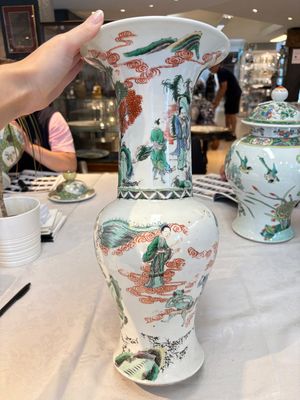 A pair of Chinese famille verte 'yenyen' 'Zhong Kui 鐘馗' vases, 19th C. — photo 8