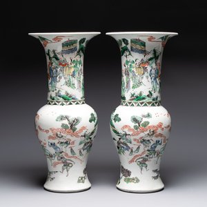 A pair of Chinese famille verte 'yenyen' 'Zhong Kui 鐘馗' vases, 19th C. — photo 1