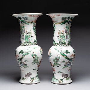 A pair of Chinese famille verte 'yenyen' 'Zhong Kui 鐘馗' vases, 19th C. — photo 4