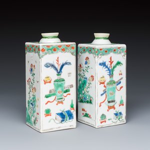 A pair of Chinese famille vertre 'Antiquities and Flowers' square flasks — photo 1