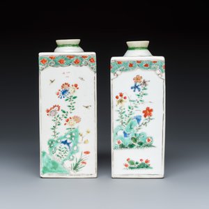 A pair of Chinese famille vertre 'Antiquities and Flowers' square flasks — photo 3