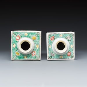 A pair of Chinese famille vertre 'Antiquities and Flowers' square flasks — photo 6