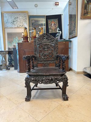 A pair of Chinese finely carved hongmu armchairs, Canton, 19th C. — photo 1