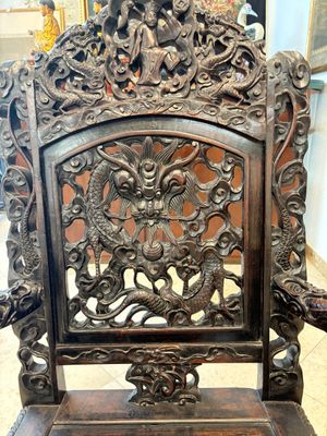 A pair of Chinese finely carved hongmu armchairs, Canton, 19th C. — photo 25