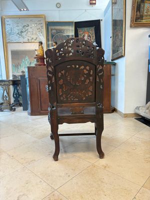 A pair of Chinese finely carved hongmu armchairs, Canton, 19th C. — photo 3