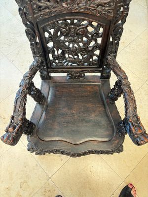 A pair of Chinese finely carved hongmu armchairs, Canton, 19th C. — photo 32