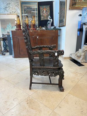 A pair of Chinese finely carved hongmu armchairs, Canton, 19th C. — photo 4