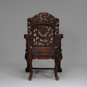 A pair of Chinese finely carved hongmu armchairs, Canton, 19th C. — photo 13