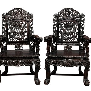 A pair of Chinese finely carved hongmu armchairs, Canton, 19th C. — photo 1
