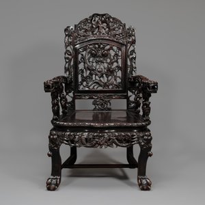 A pair of Chinese finely carved hongmu armchairs, Canton, 19th C. — photo 2