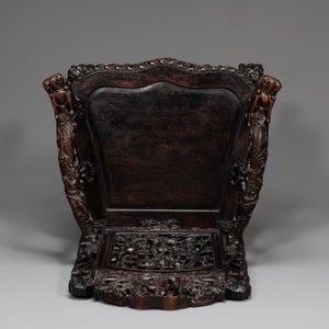 A pair of Chinese finely carved hongmu armchairs, Canton, 19th C. — photo 7