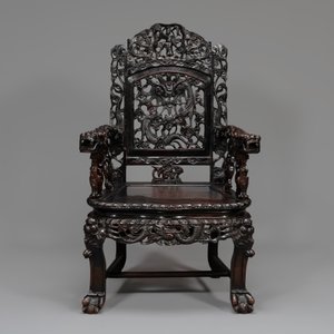 A pair of Chinese finely carved hongmu armchairs, Canton, 19th C. — photo 9