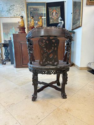 A pair of Chinese finely carved hongmu swivel chairs, Canton, 19th C. — photo 3