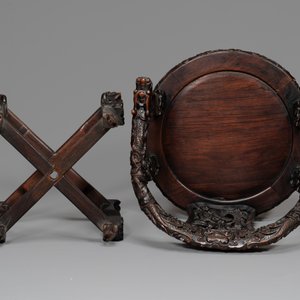 A pair of Chinese finely carved hongmu swivel chairs, Canton, 19th C. — photo 7