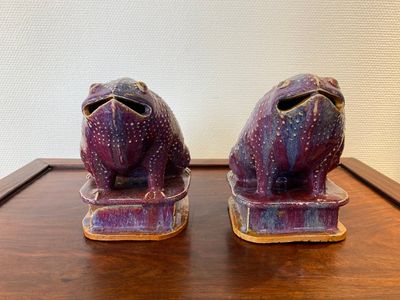 A pair of Chinese flambé-glazed toads, 19th C. — 照片 1