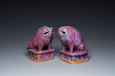 A pair of Chinese flambé-glazed toads, 19th C.